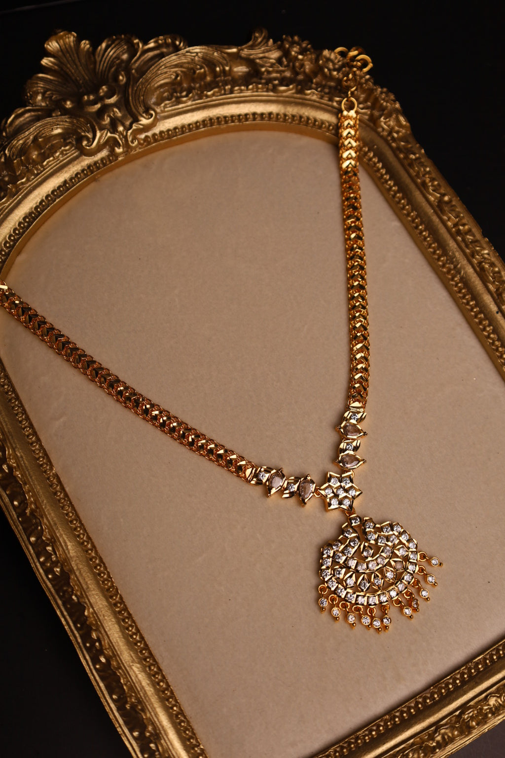 Impon White Necklace