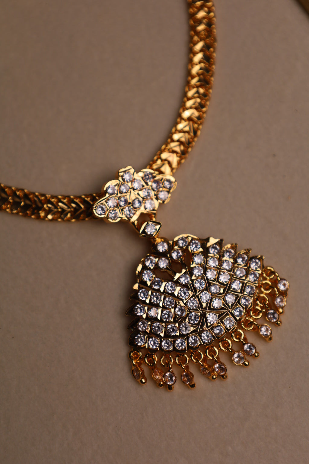 Impon White Necklace