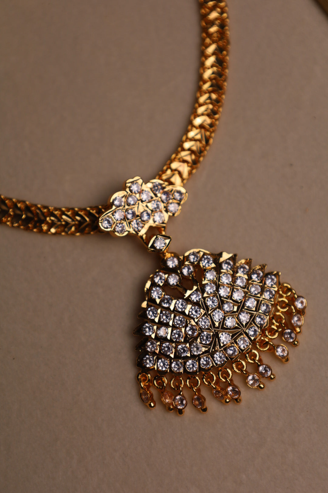 Impon White Necklace