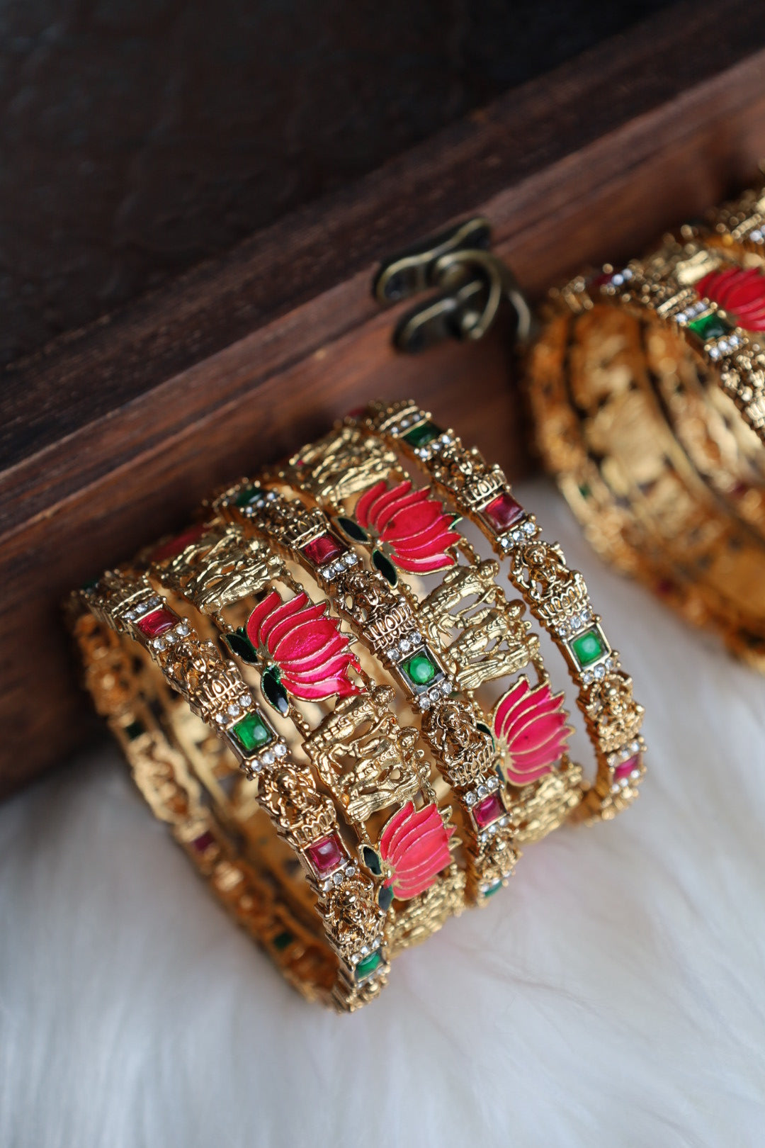Thamarai Radha Krishna Bangle Set
