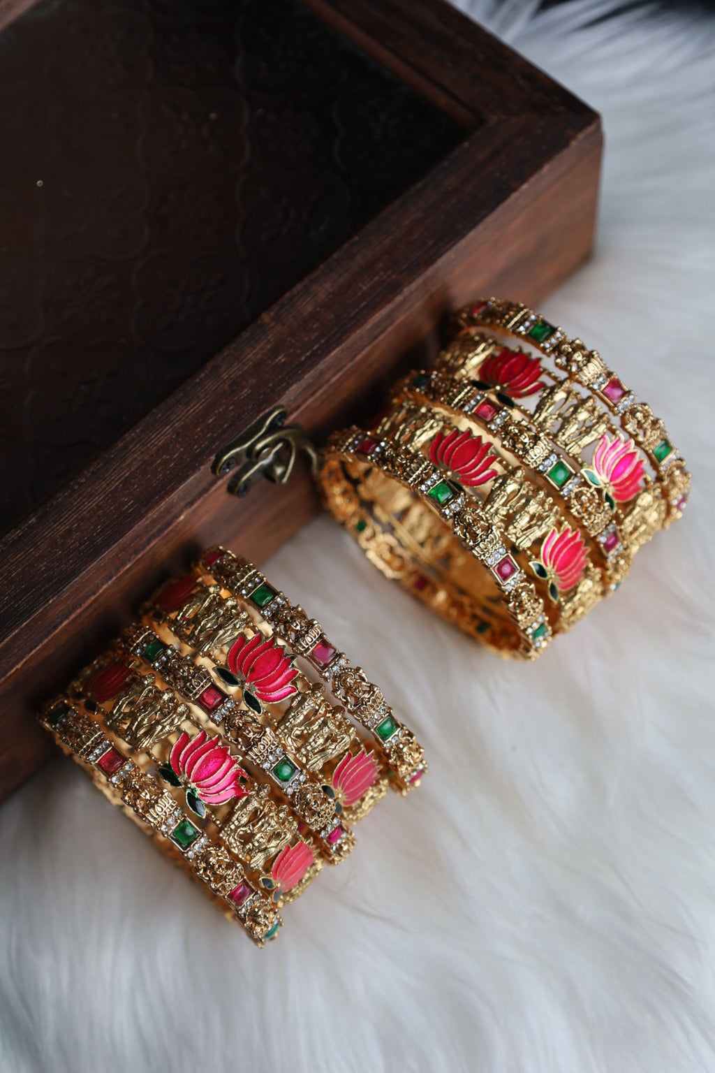 Thamarai Radha Krishna Bangle Set