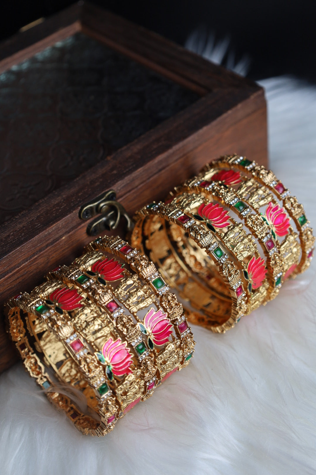 Thamarai Radha Krishna Bangle Set