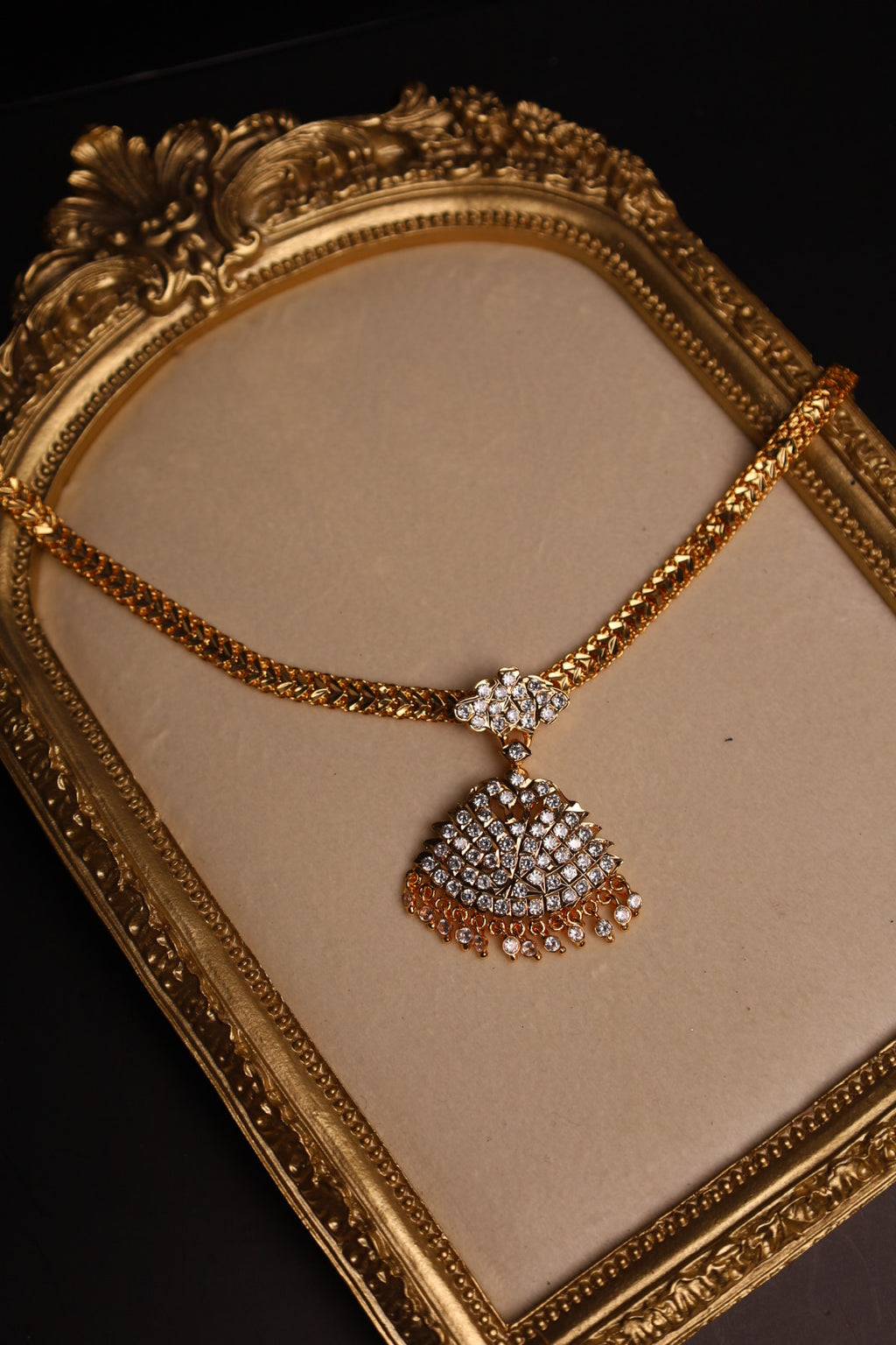 Impon White Necklace