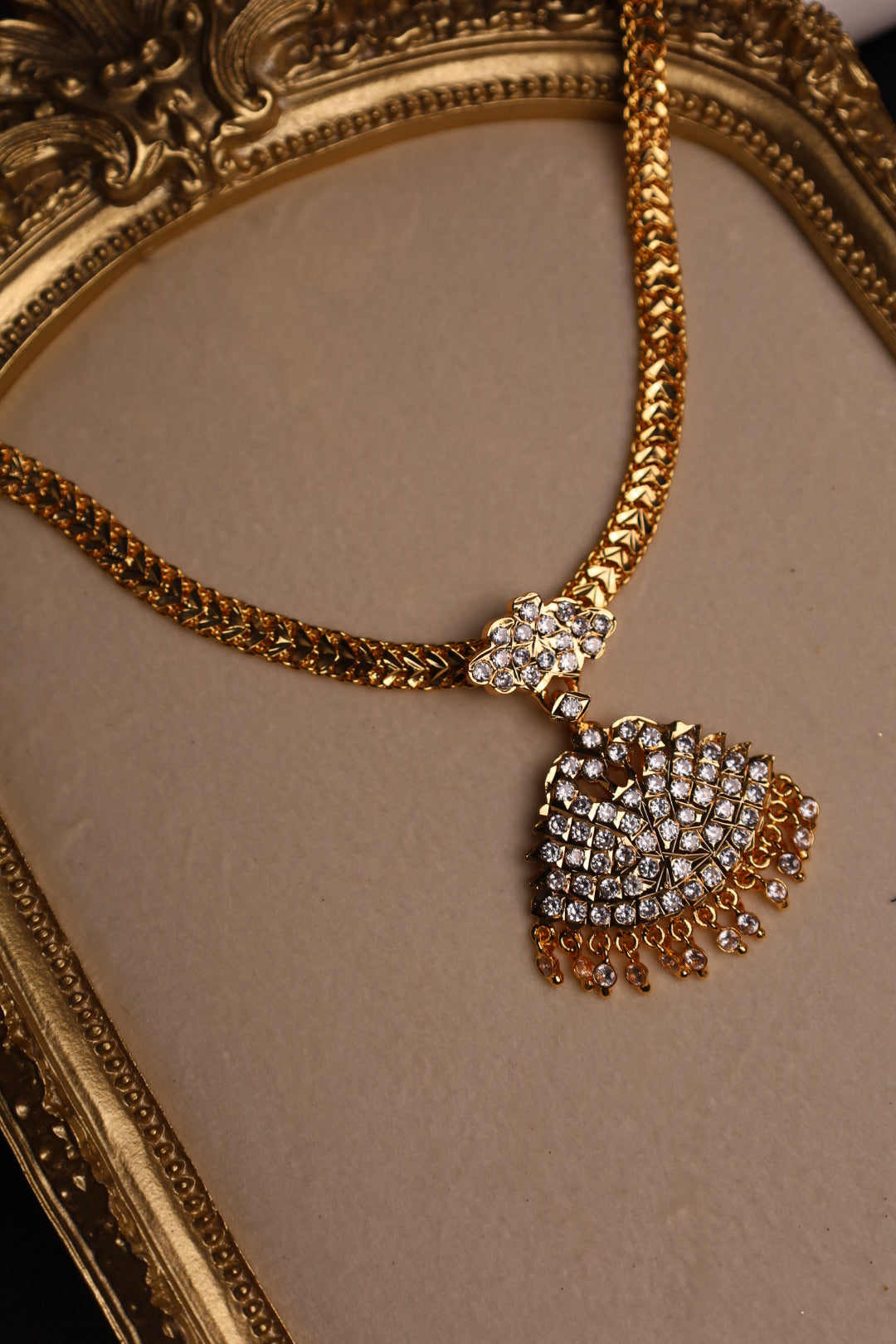 Impon White Necklace