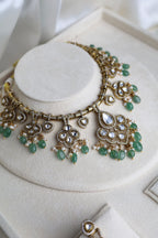 Elegant Victorian Jewellery Set Mint
