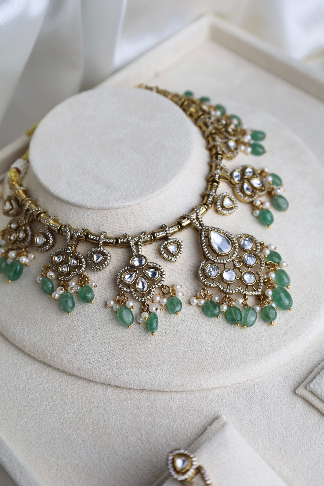 Elegant Victorian Jewellery Set Mint