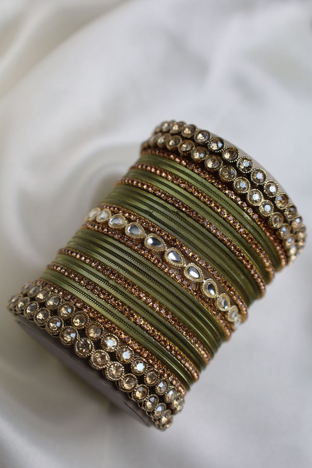 Vinu Bangle Set