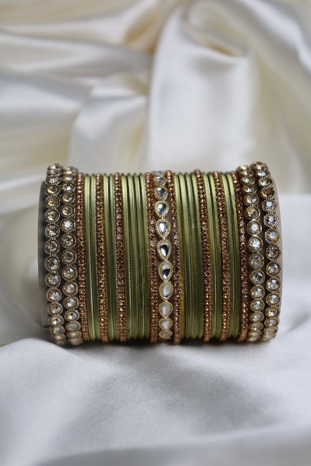 Vinu Bangle Set